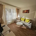 Sunlit Forest Apartament