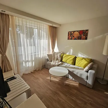 Sunlit Forest Appartement