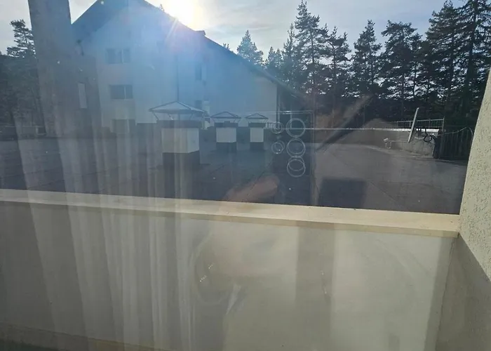 Апартамент Sunlit Forest