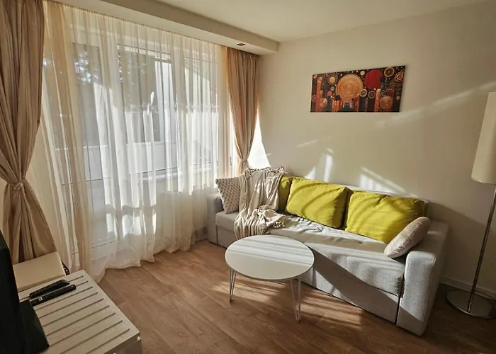 Sunlit Forest Апартамент