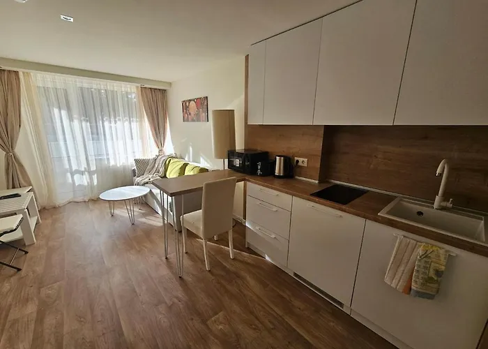 Апартамент Sunlit Forest *